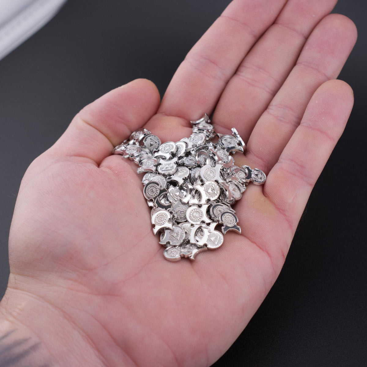 1,000 Platinum Metal Coins, detail view 5