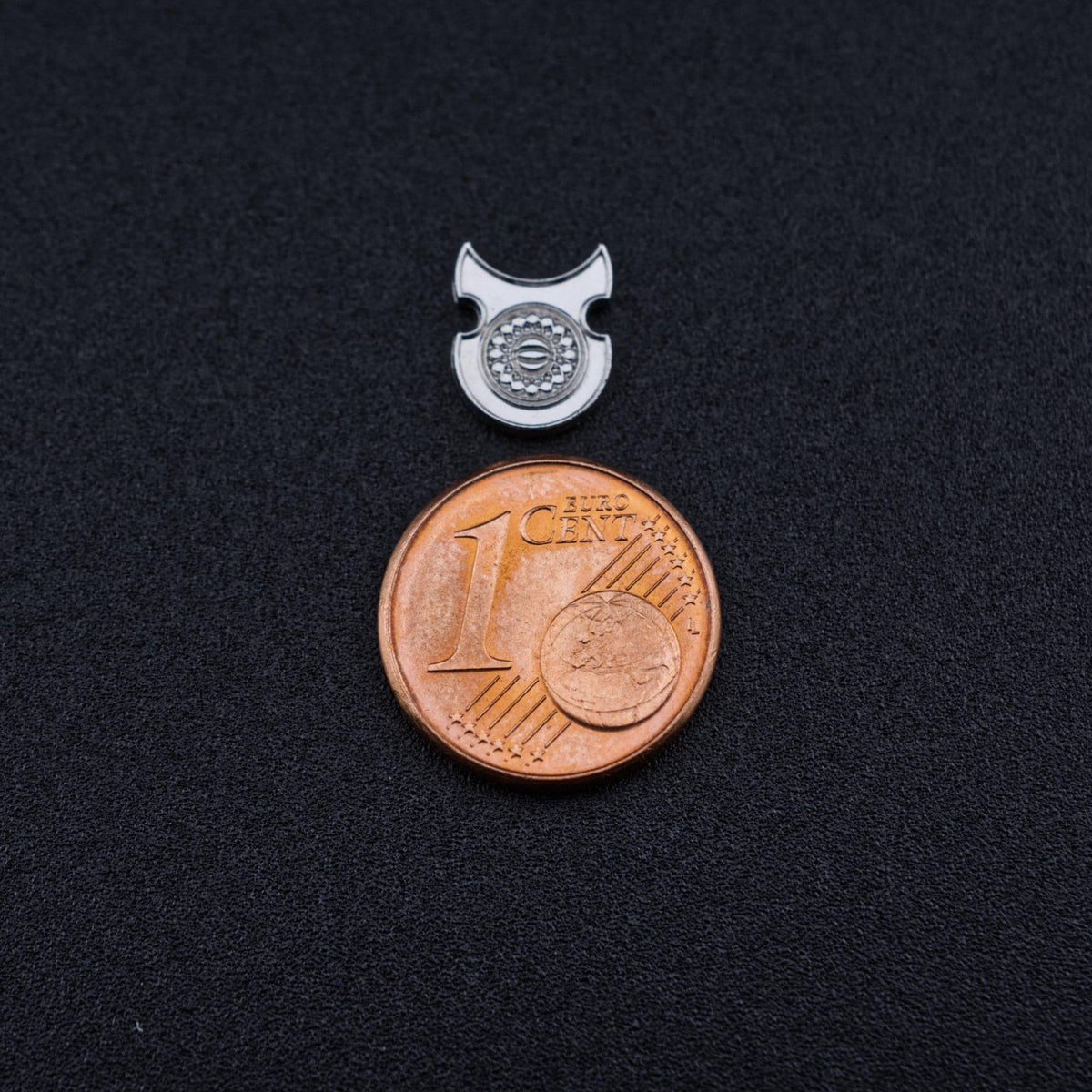 1,000 Platinum Metal Coins, detail view 10