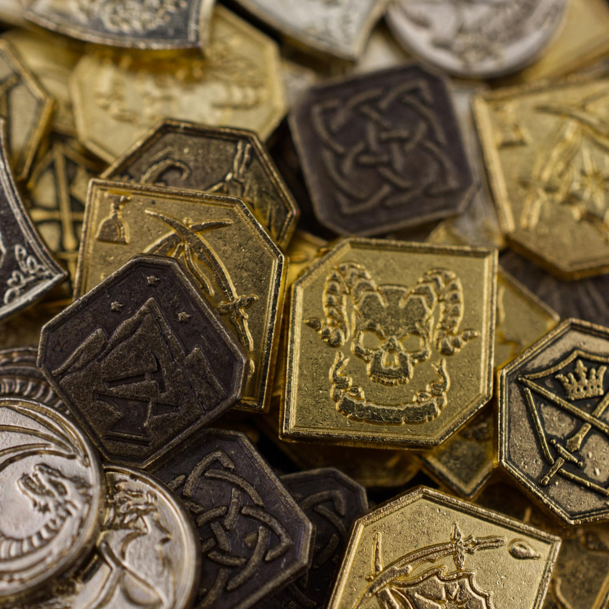 500 Mixed Gold Metal Coins, detail view 8